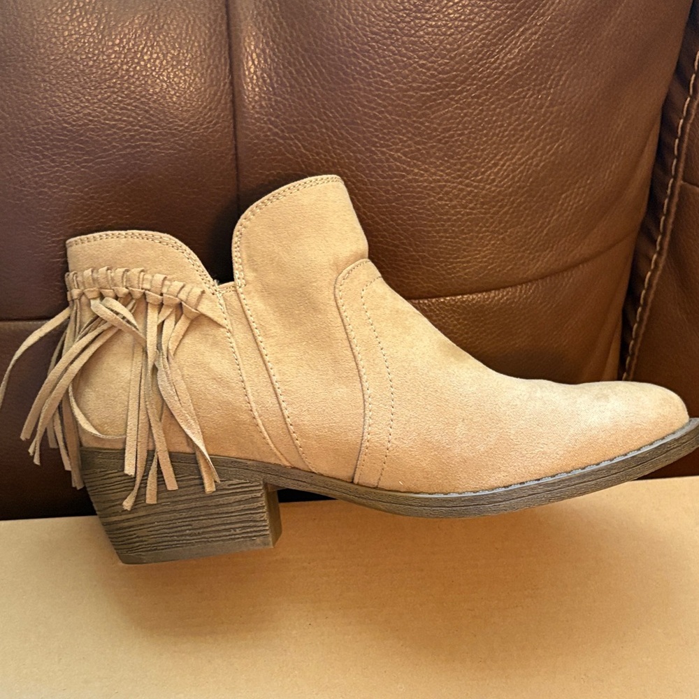 Minnetonka Tan Fringe Ankle Boots